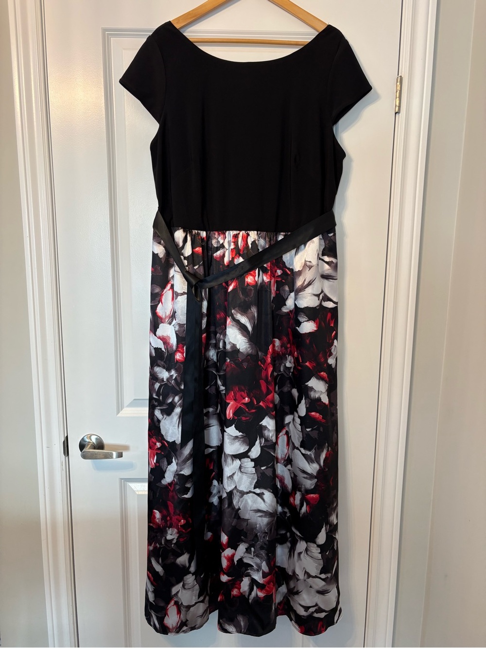 Elegant Laura Plus Black & Red Floral Midi Dress with Satin Belt